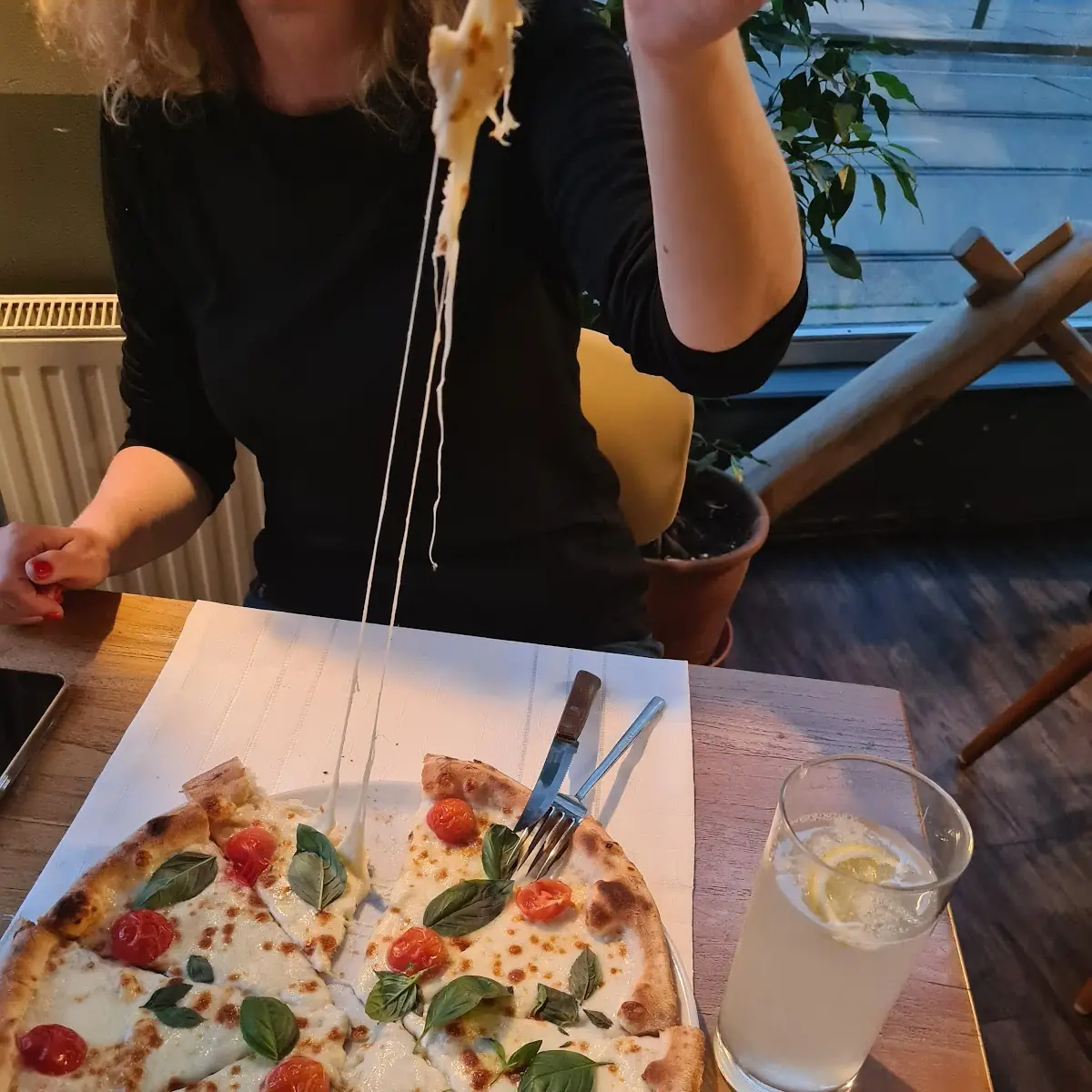 La Caprese Pizza