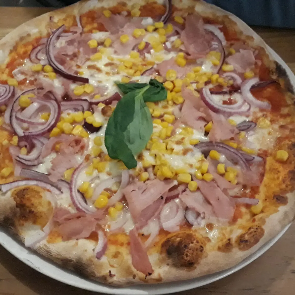 Pizza Pugliese Mais Schinken