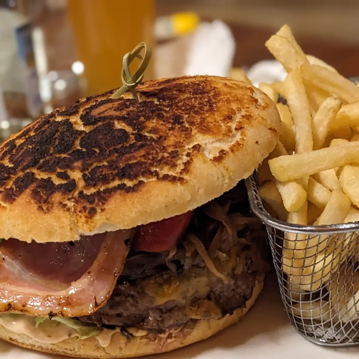 Burger Mit Pommes