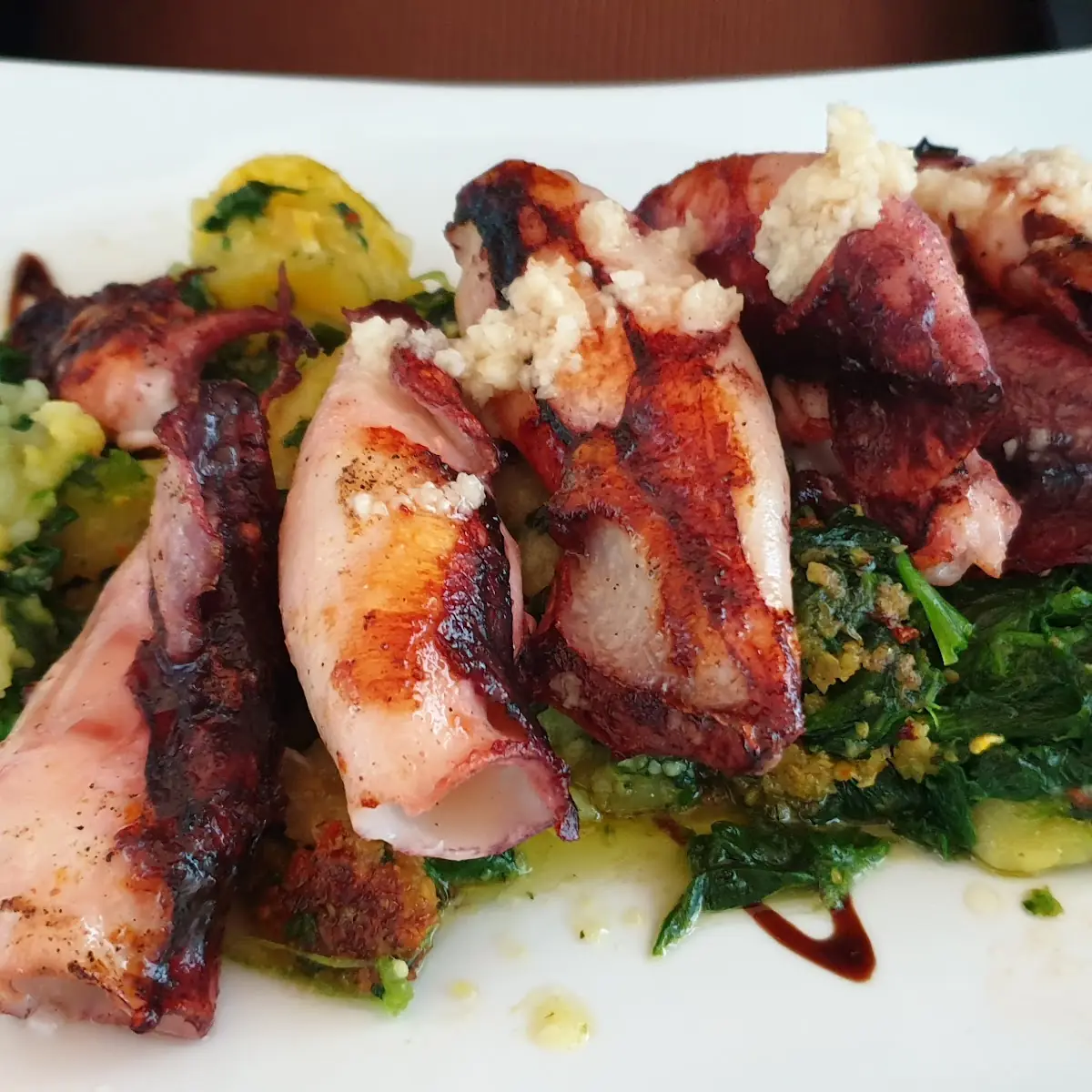 Calamari Alla Griglia Mit Spinat-kartoffeln