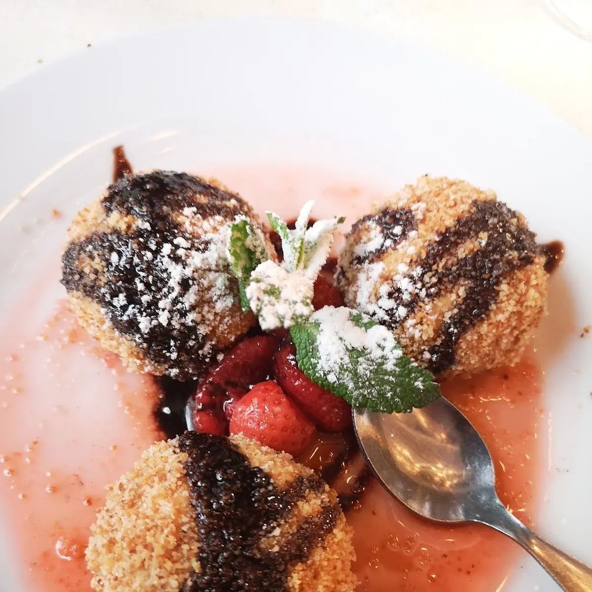 Nougatknödel Mit Erdbeerspiegel