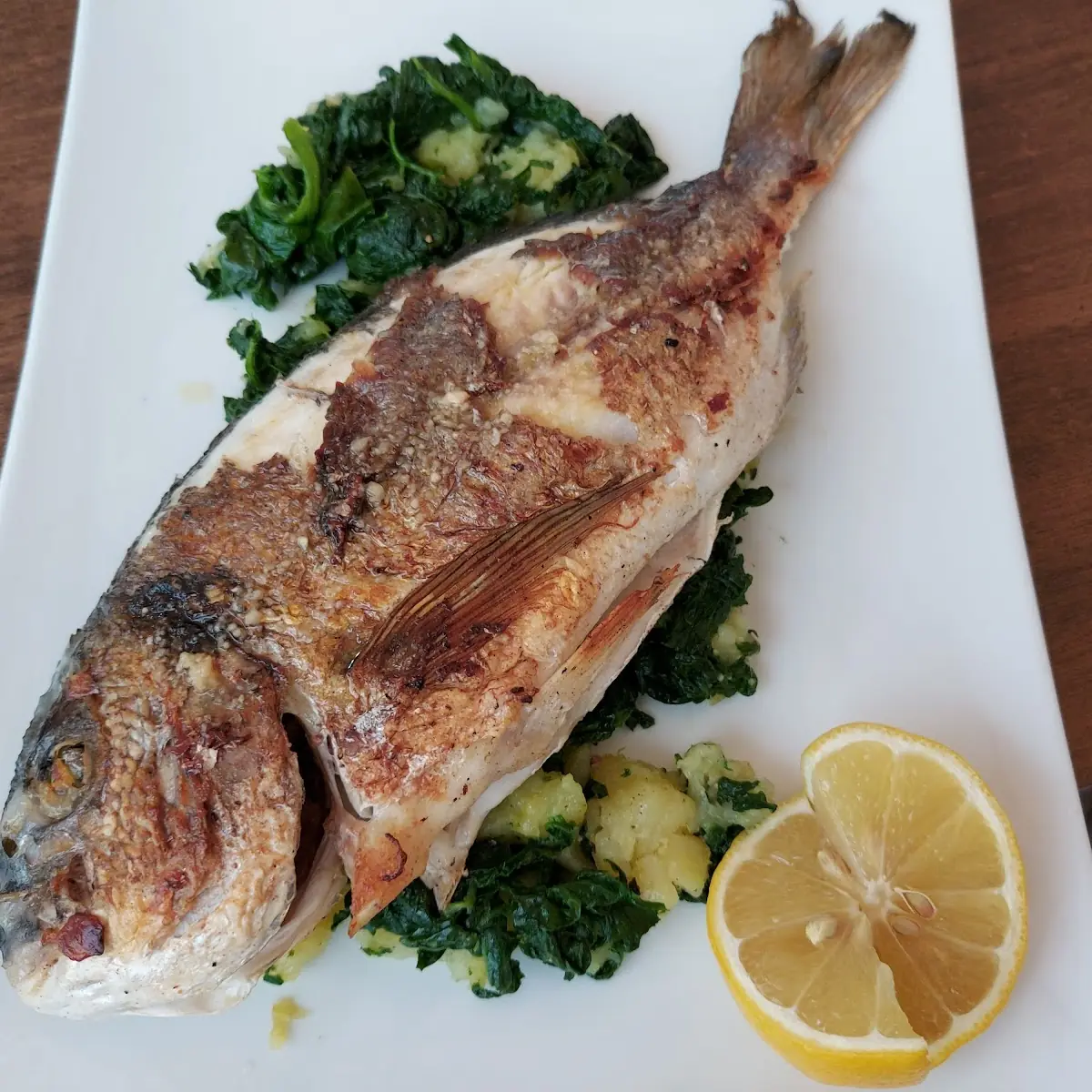 Orata Alla Griglia Con Patate E Spinaci