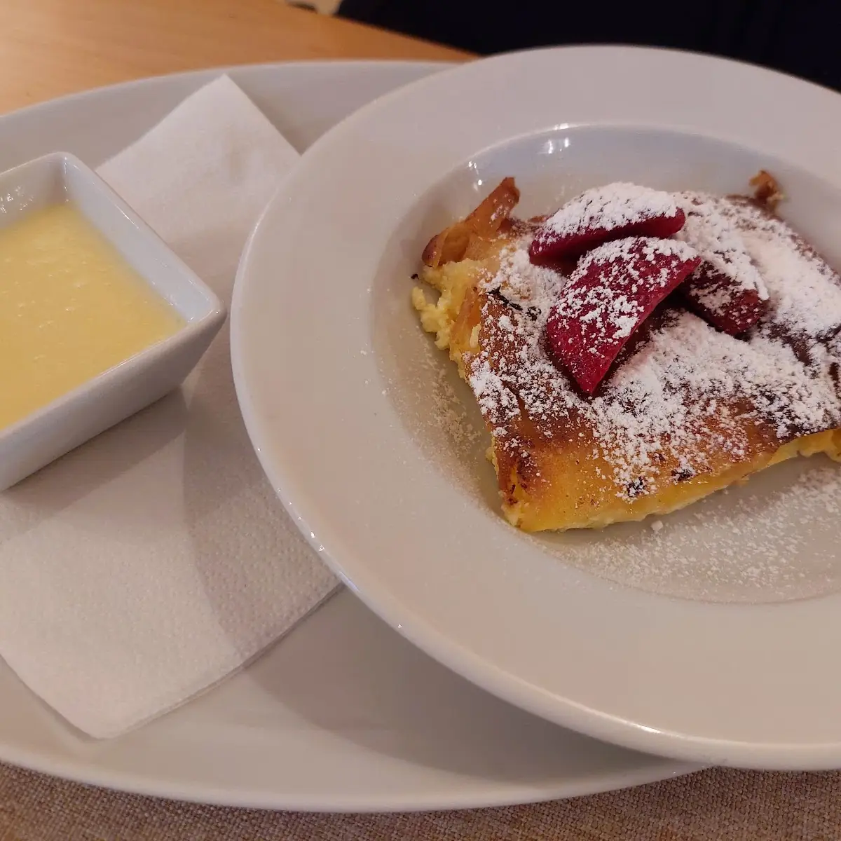 Milchrahmstrudel Mit Vanillesauce