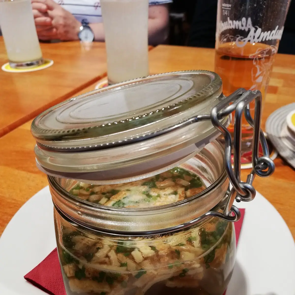 Selbstgemachte Frittatensuppe