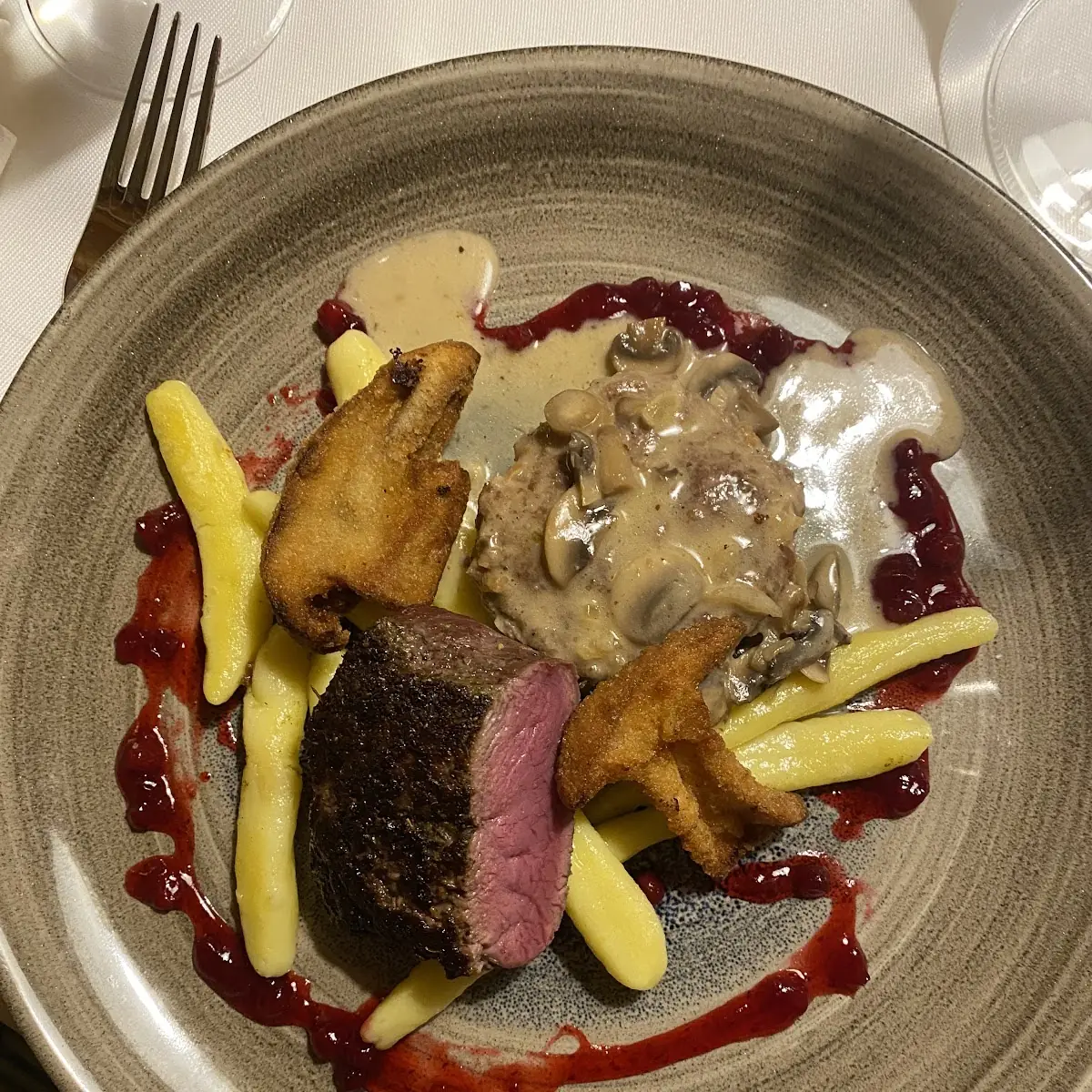 Fleisch Mit Schupfnudeln Und Pilzen