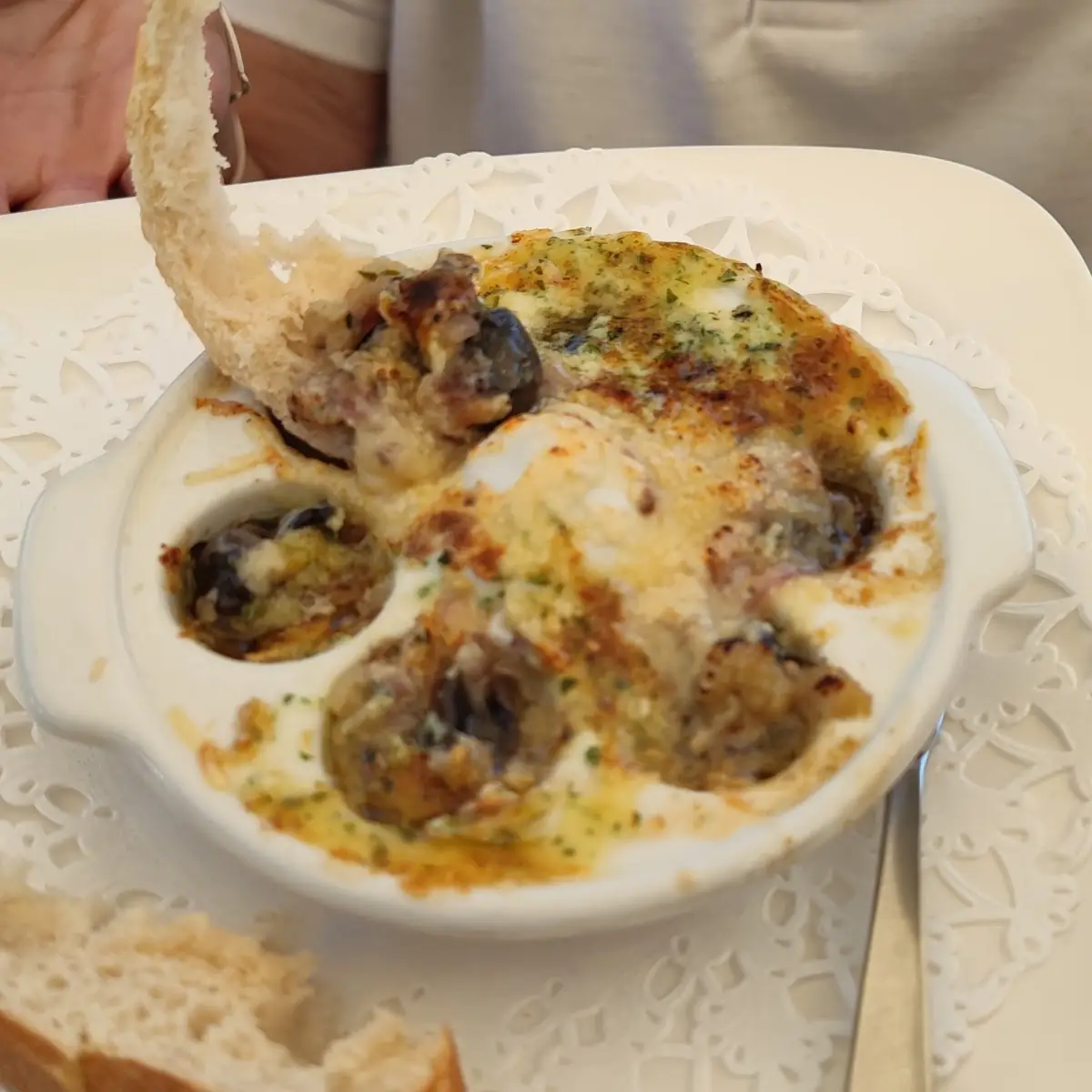 Schnecken Mit Knoblauch Und Weissbrot