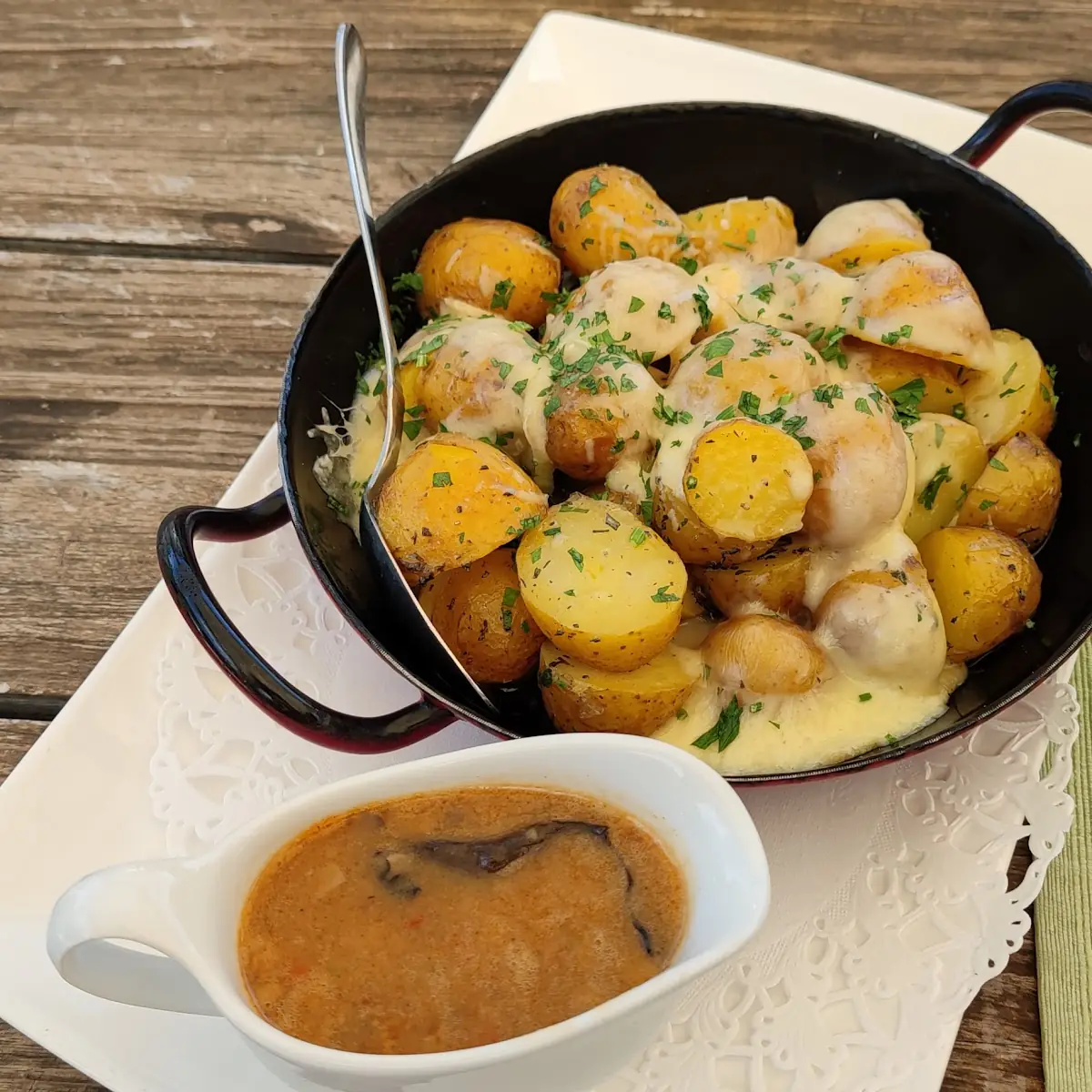 Überbackene Rosmarinkartoffeln Mit Pfeffersauce