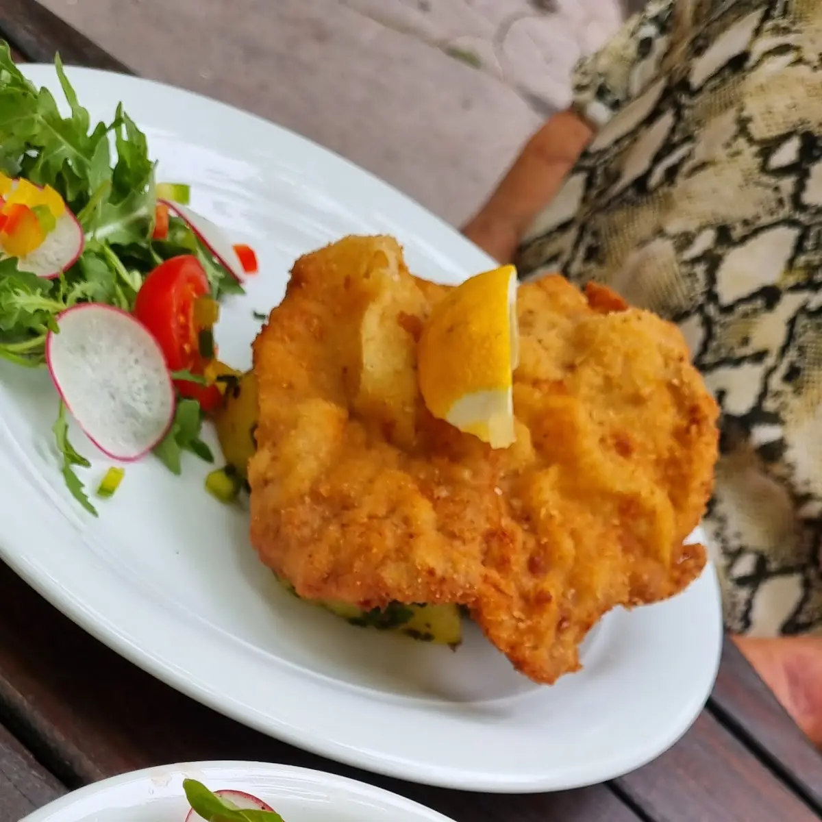 Gebavkenes Huhn Mit Blatt Salad