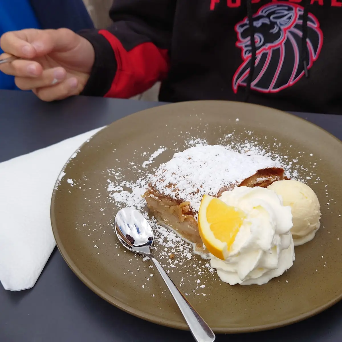 Hausgemachter Apfelstrudel