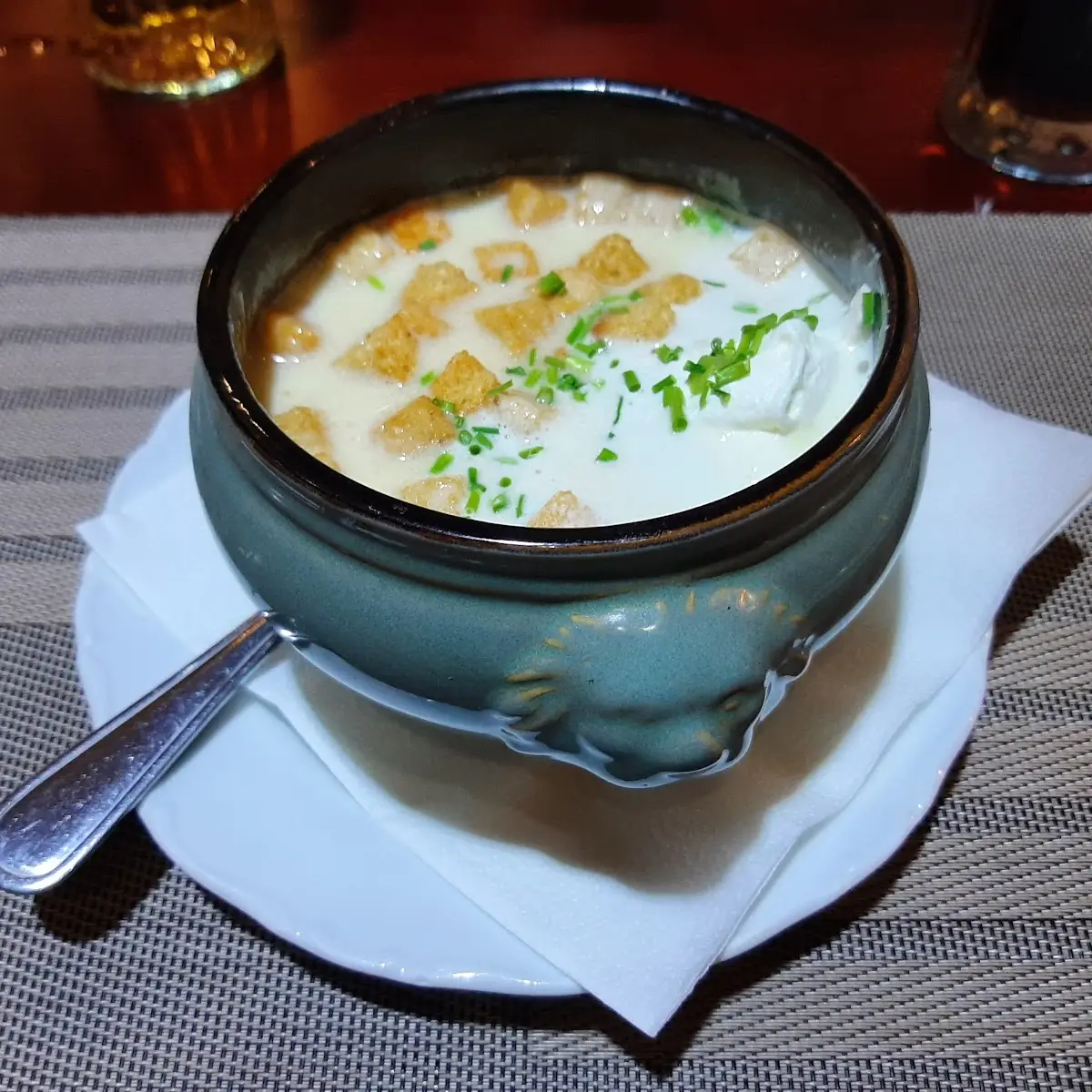 Knoblauchcremsuppe Mit Croutons