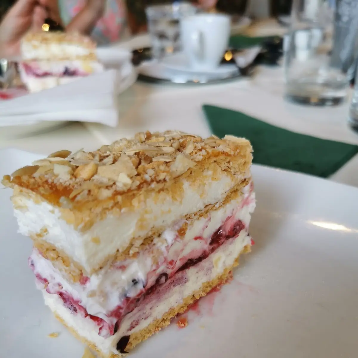 Beerencremeschnitte