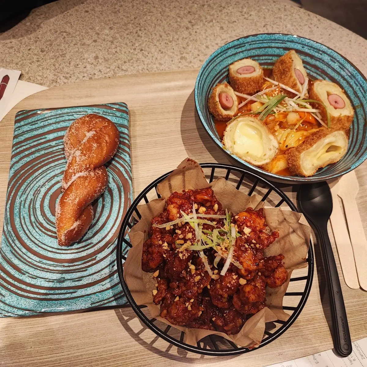 Sweet Spicy Chicken Und Corndog Deog Bokki