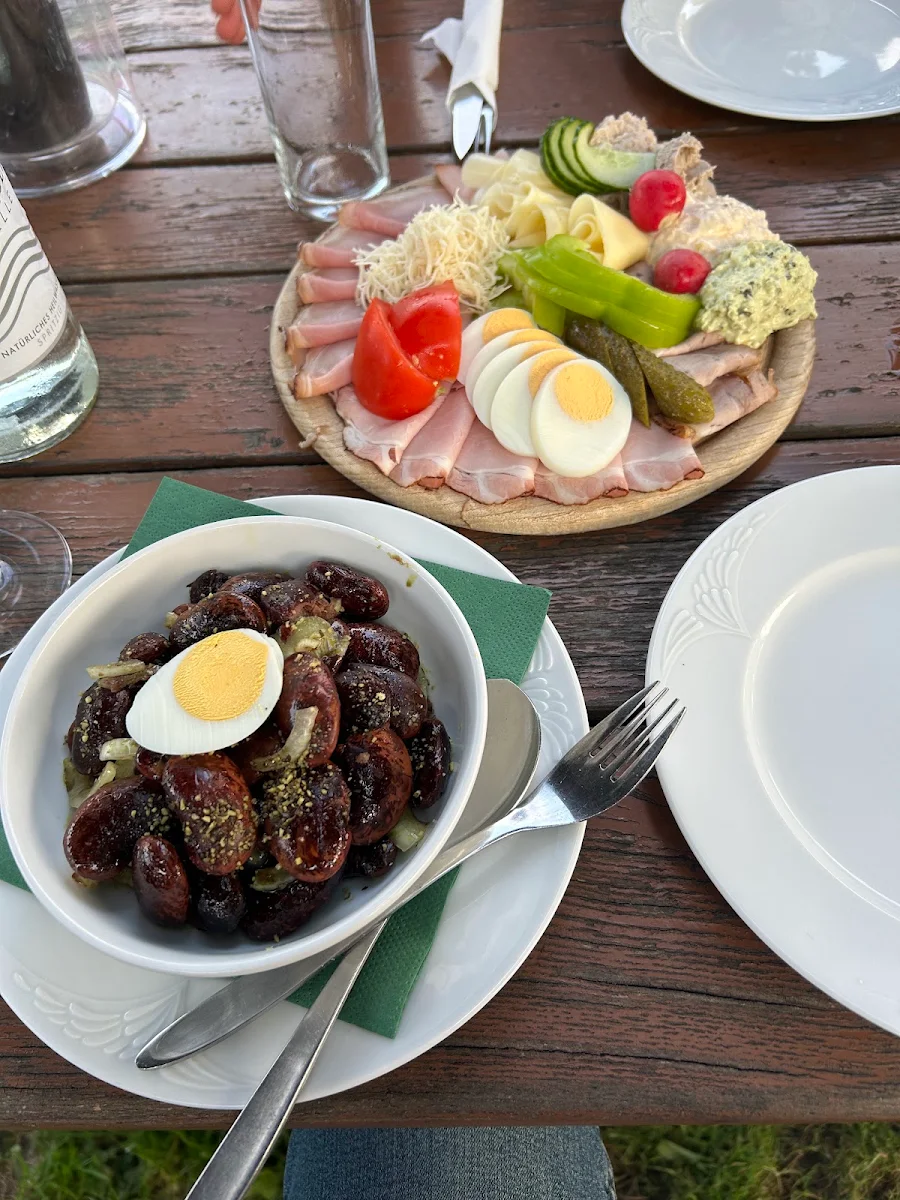 Käferbohnensalat Und Brettljause