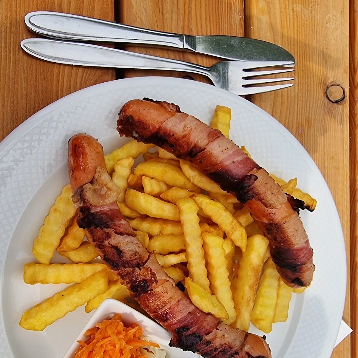 Berner Würstel Mit Pommes