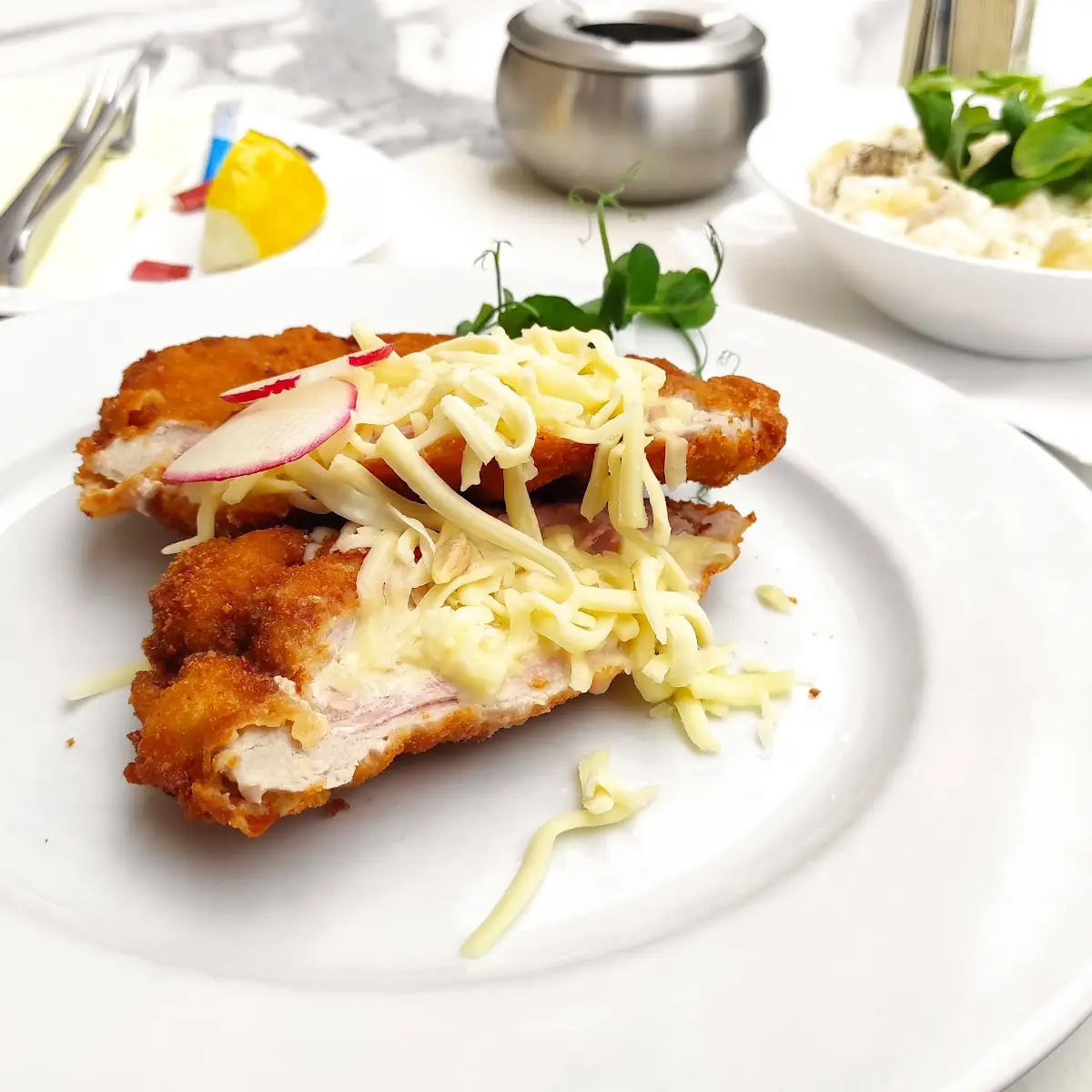 Cordon Bleu Mit Mayonnaisesalat