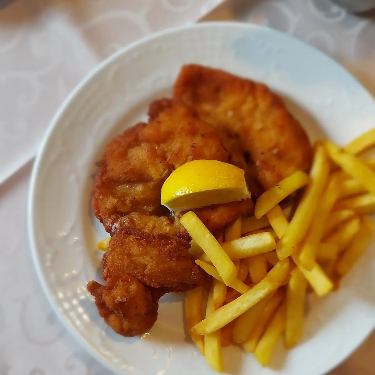 Wienerschnitzel Mit Pommes