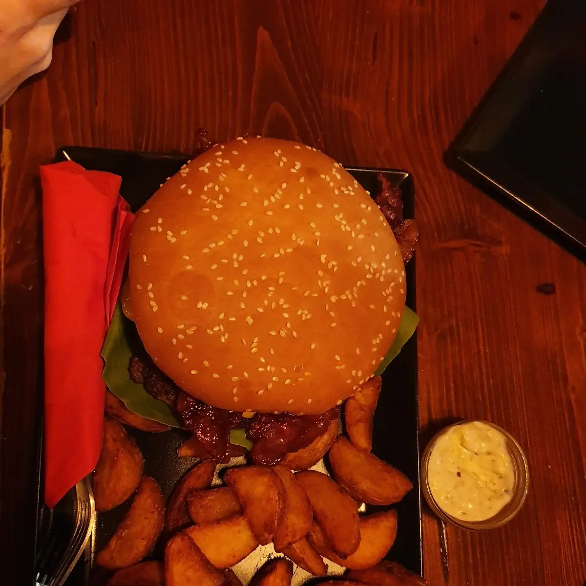 BBC Burger with Wedges