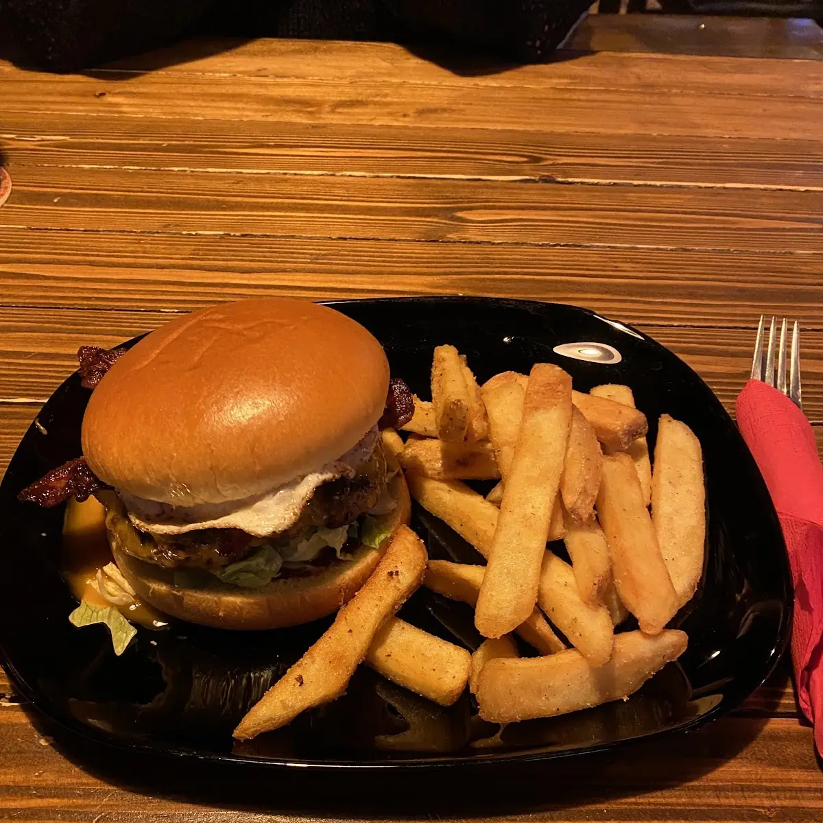 Isaacs Burger Mit Pommes