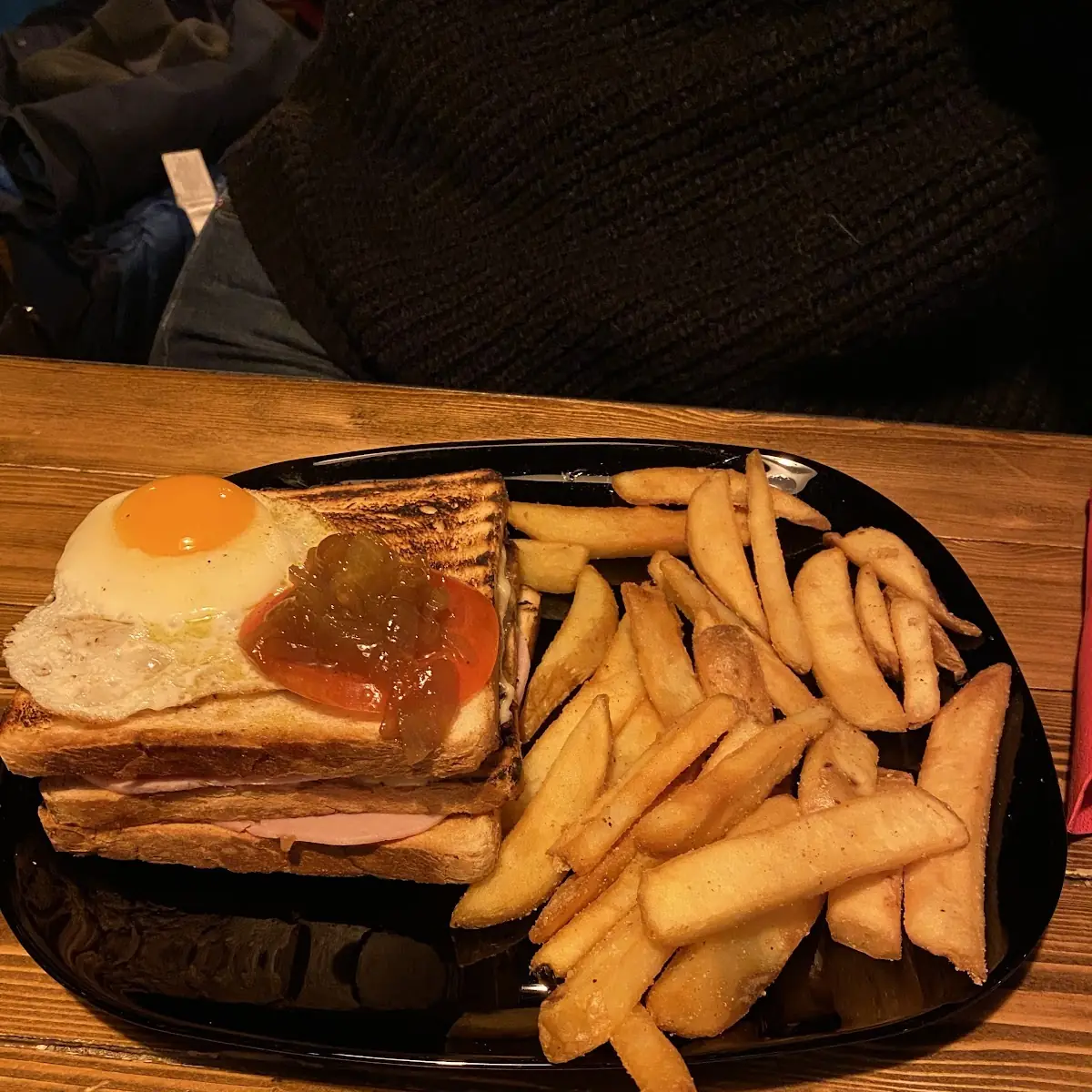 Isaacs Toast Mit Pommes Frites