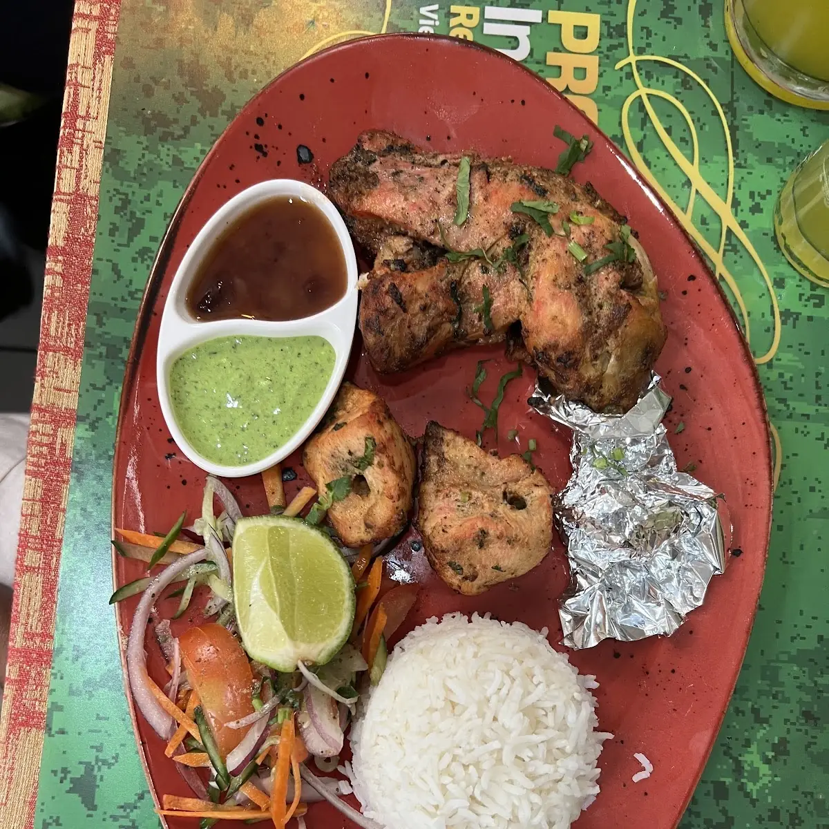 Non Veg Thali Mit Hühnerfleisch
