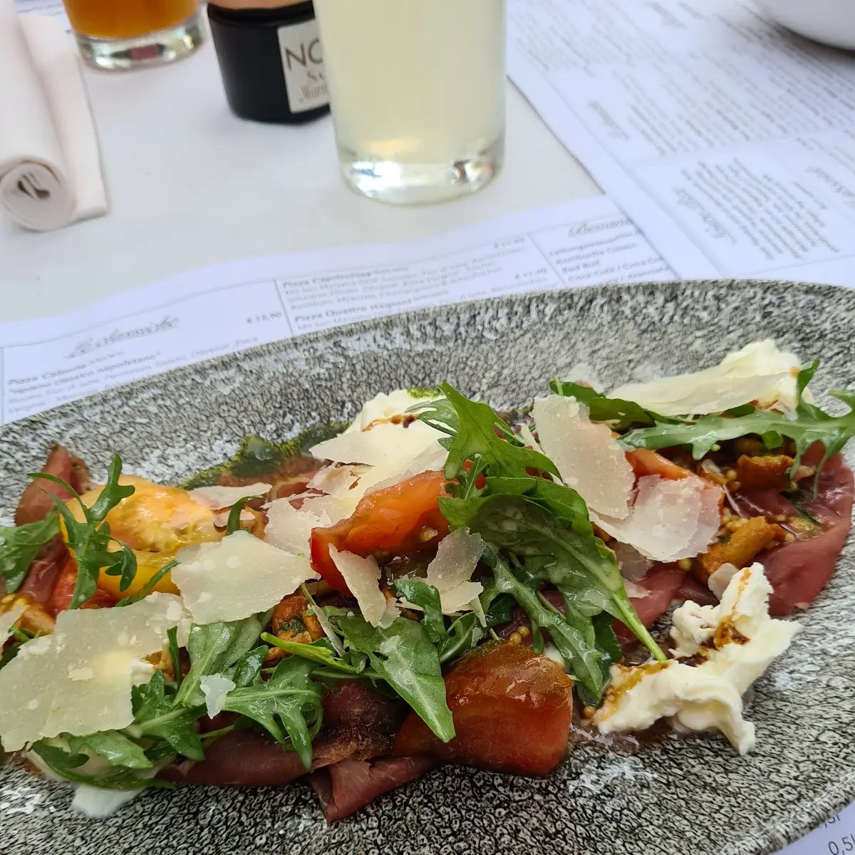 Geräucherter Angus Tafelspitz Mit Burrata Und Eierschwammerl