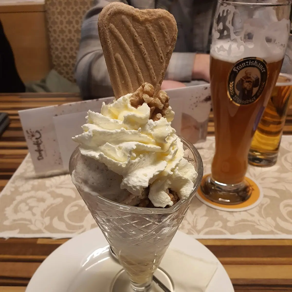Nussbecher