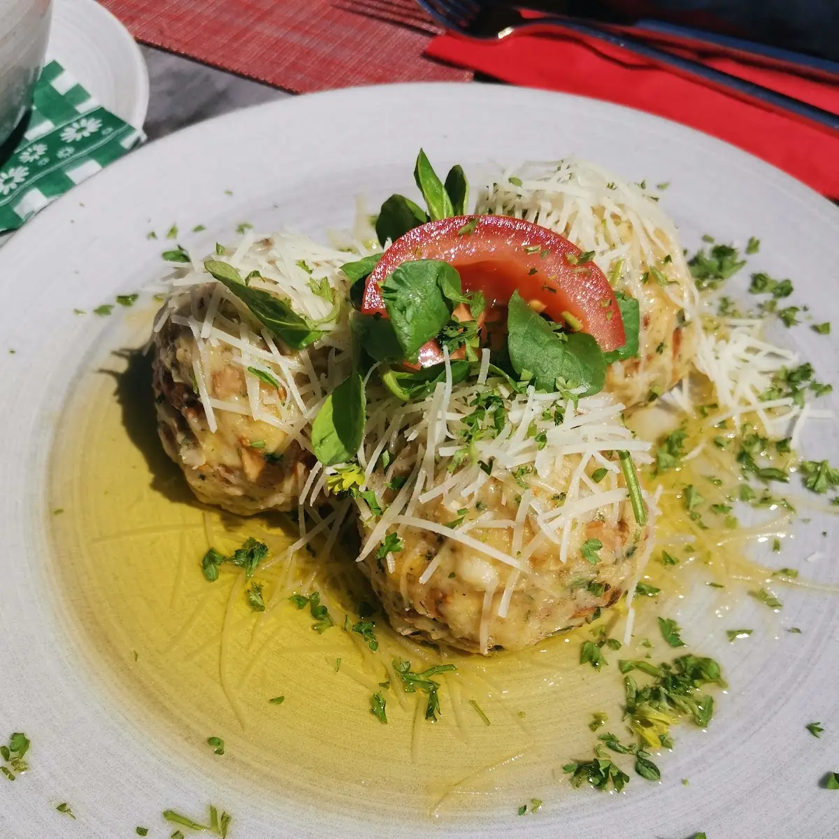 Pfifferlingesemmelknödel Mit Braunen Butter Und Parmesan