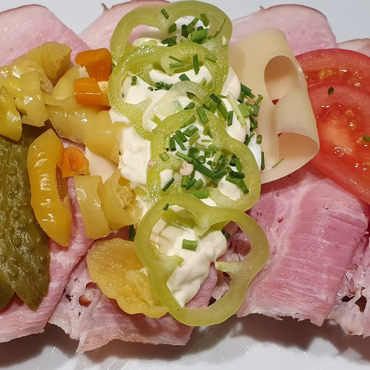 Schinkenbrot Garniert