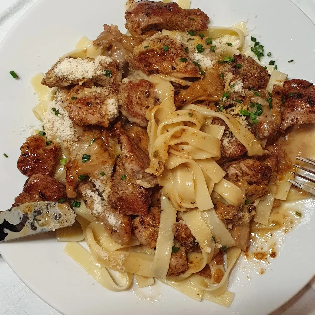 Filetspitzen Mit Eierschwamerlsouce Und Tagliatelle