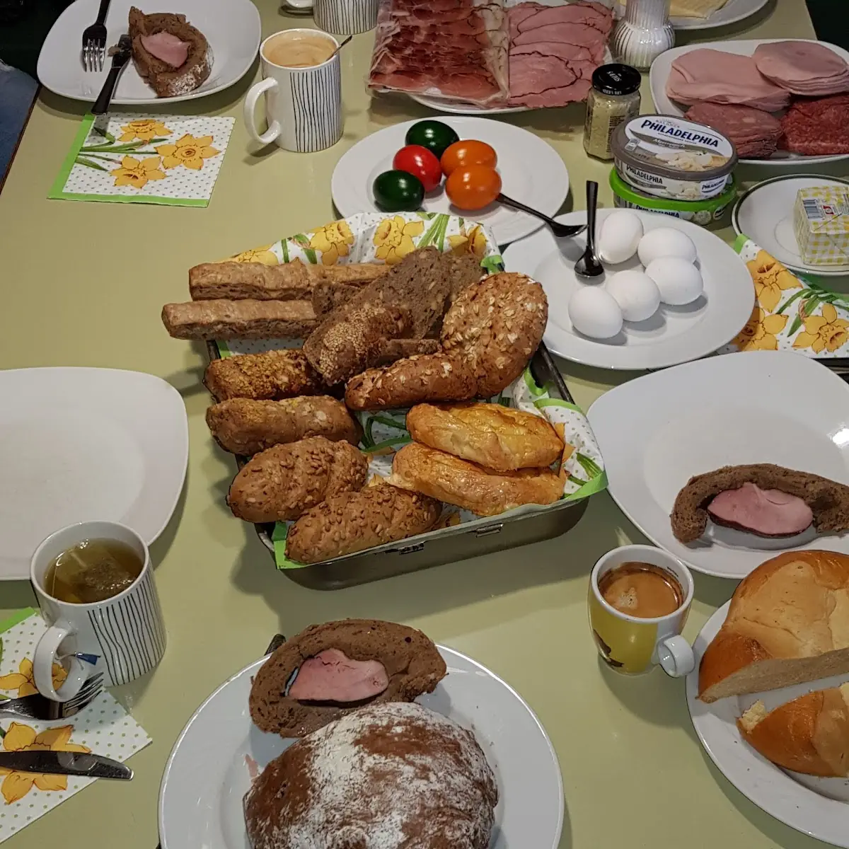 Osterbrot Wurstaufschnitt