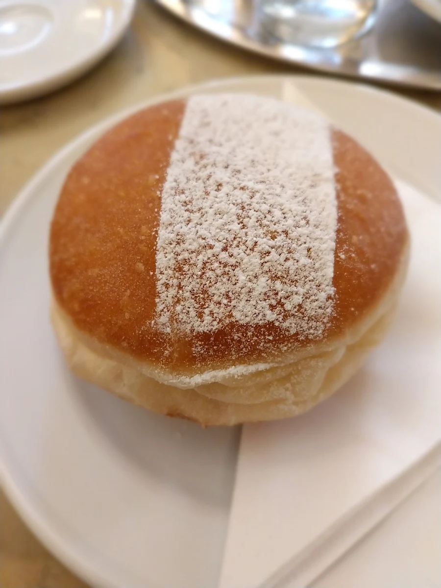 Maronikipferl & Marillenkrapfen