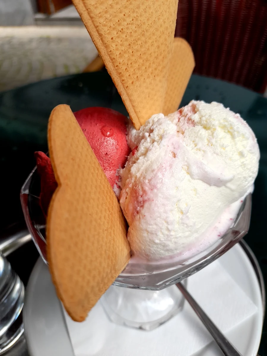 Sahne-kirsch Erdbeer & Cassis Eis