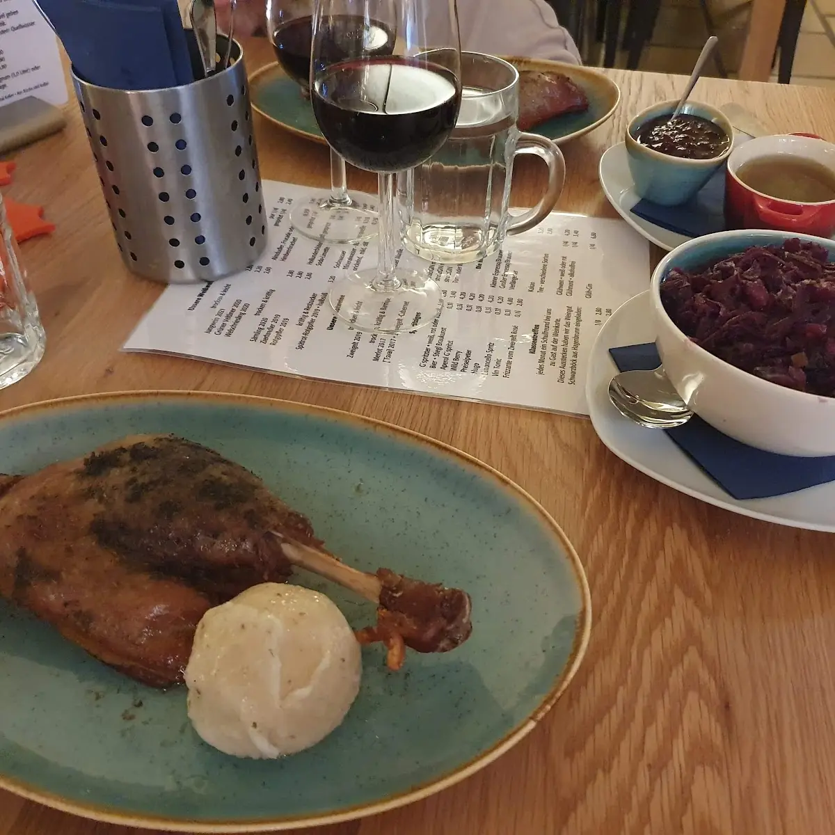 Gansl Mit Knödel Und Rotkraut Preiselbeeren