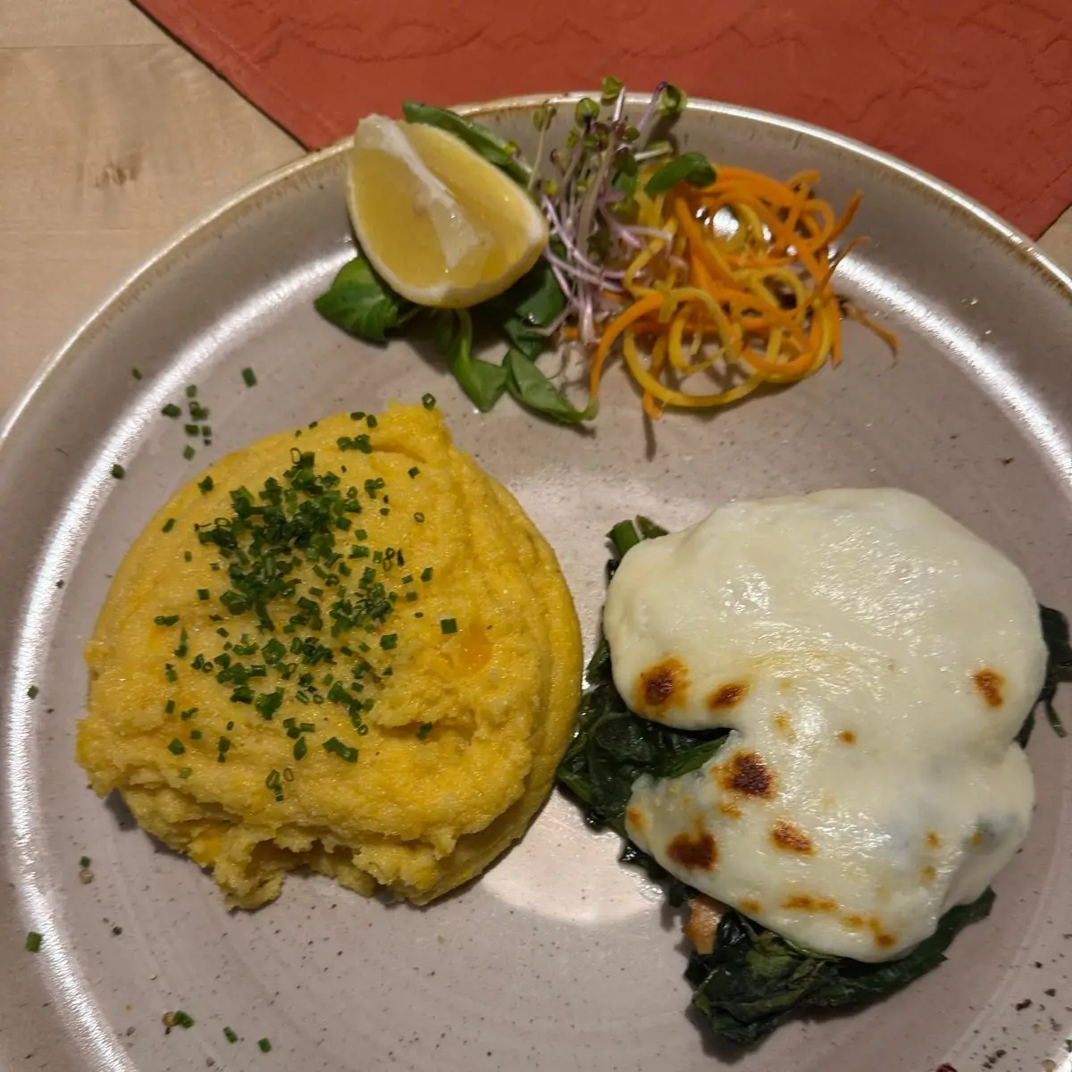 Lachs Mit Spinat Und Mozarella Überbacken Dazu Polenta
