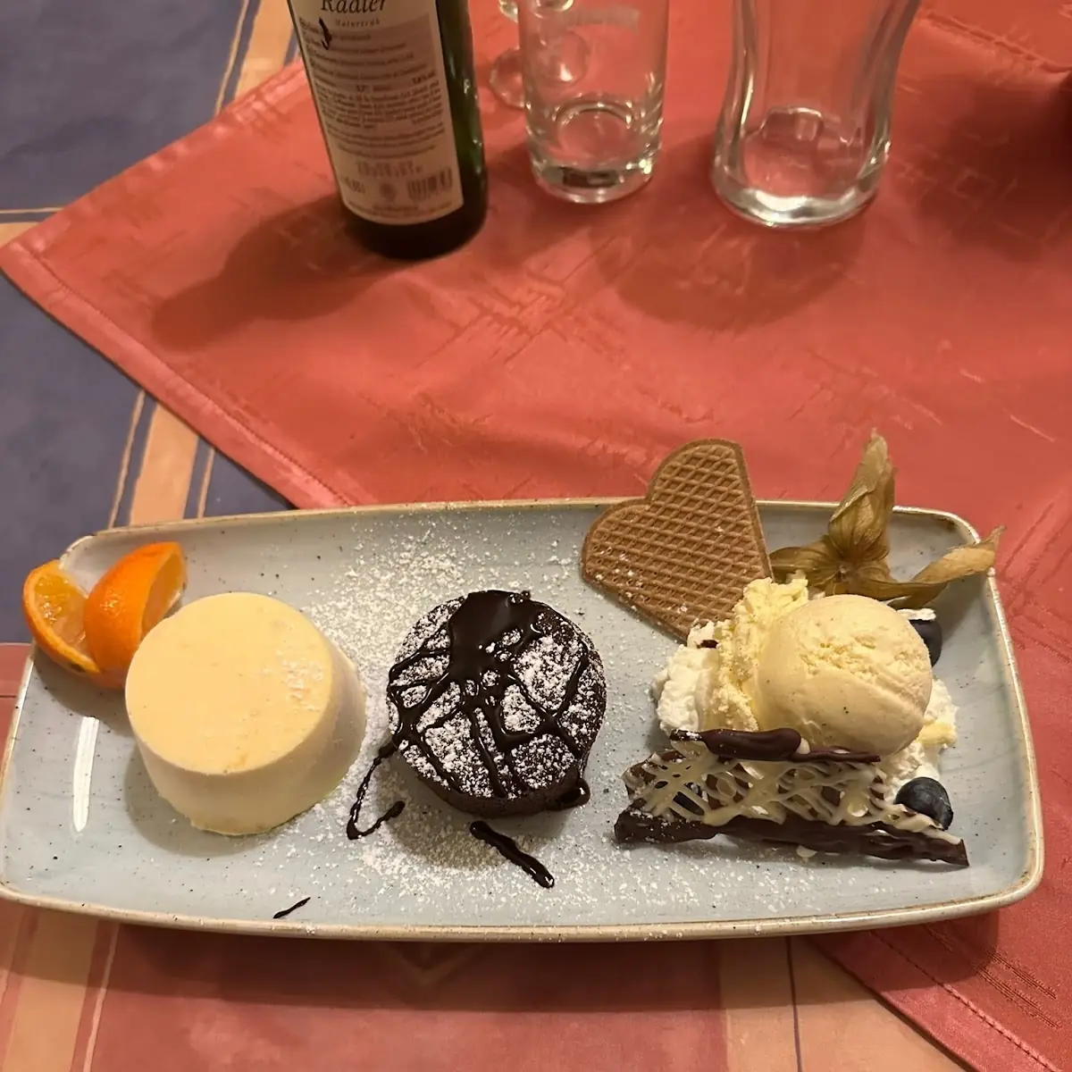 Manderinenparfait Schokoküchlein Und Vanilleeis