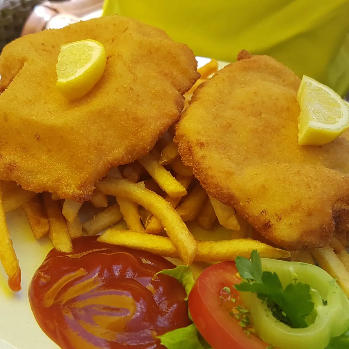 Cotoletta Con Patatine Fritte