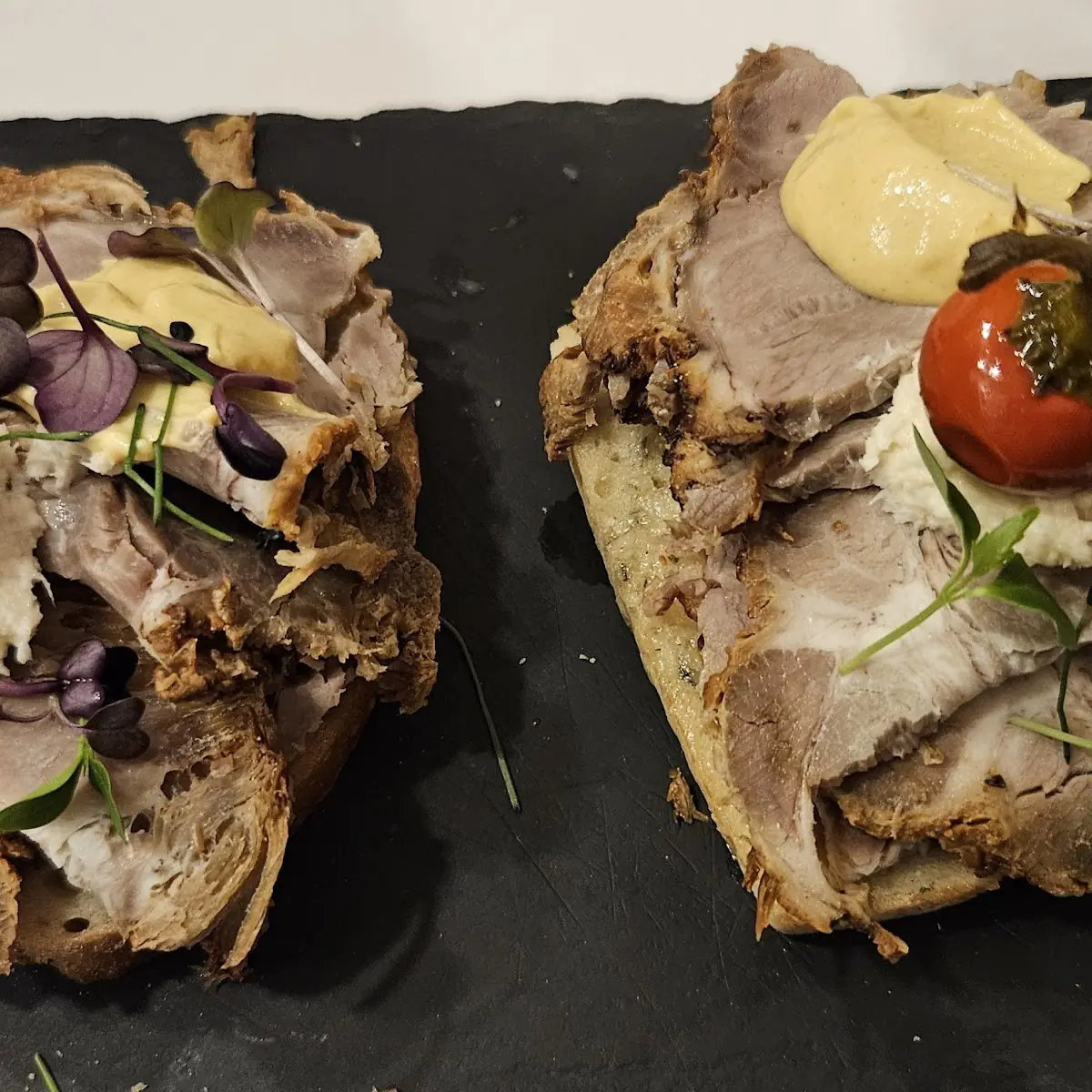 Schweinebraten Brot