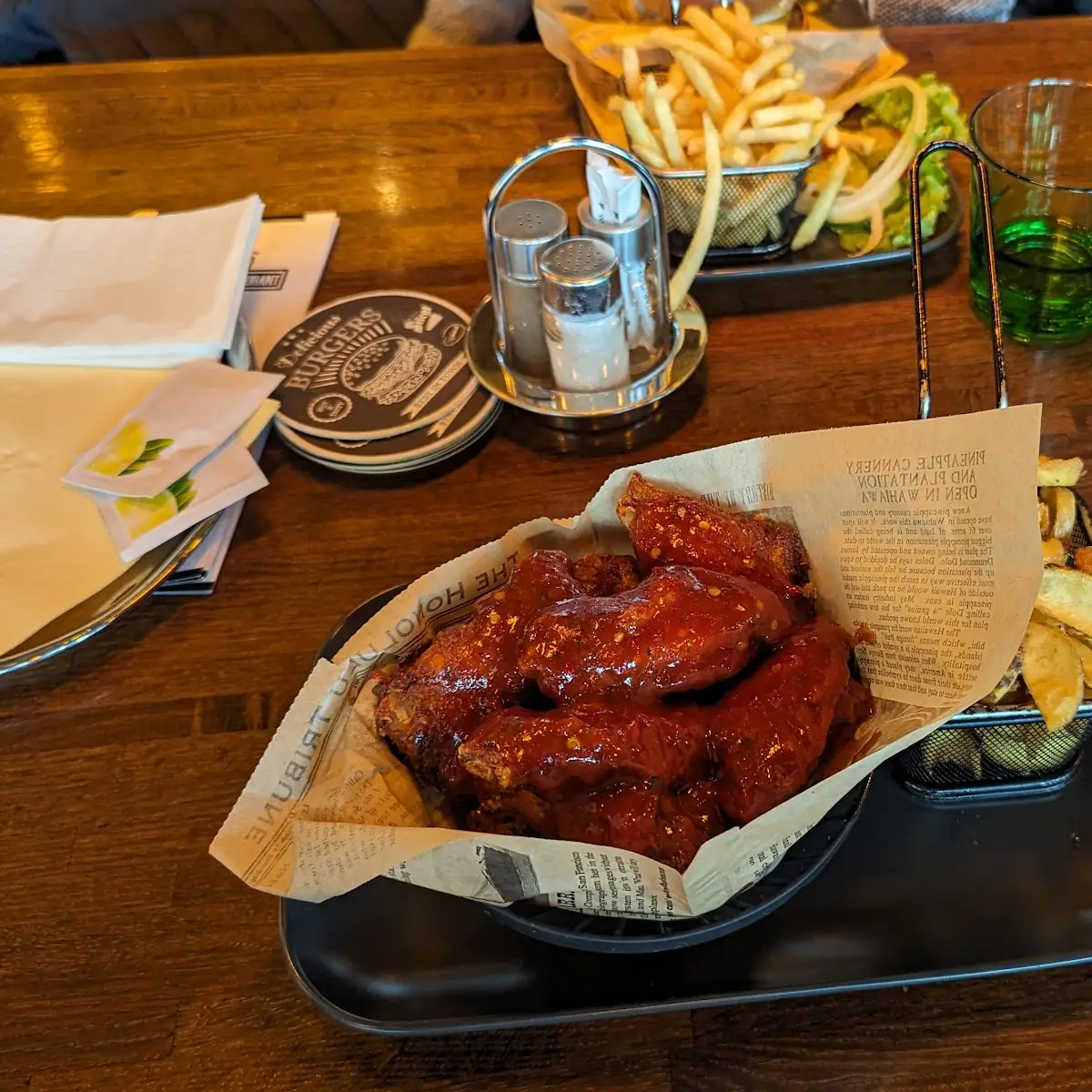 Chicken Wings Mit Pommes
