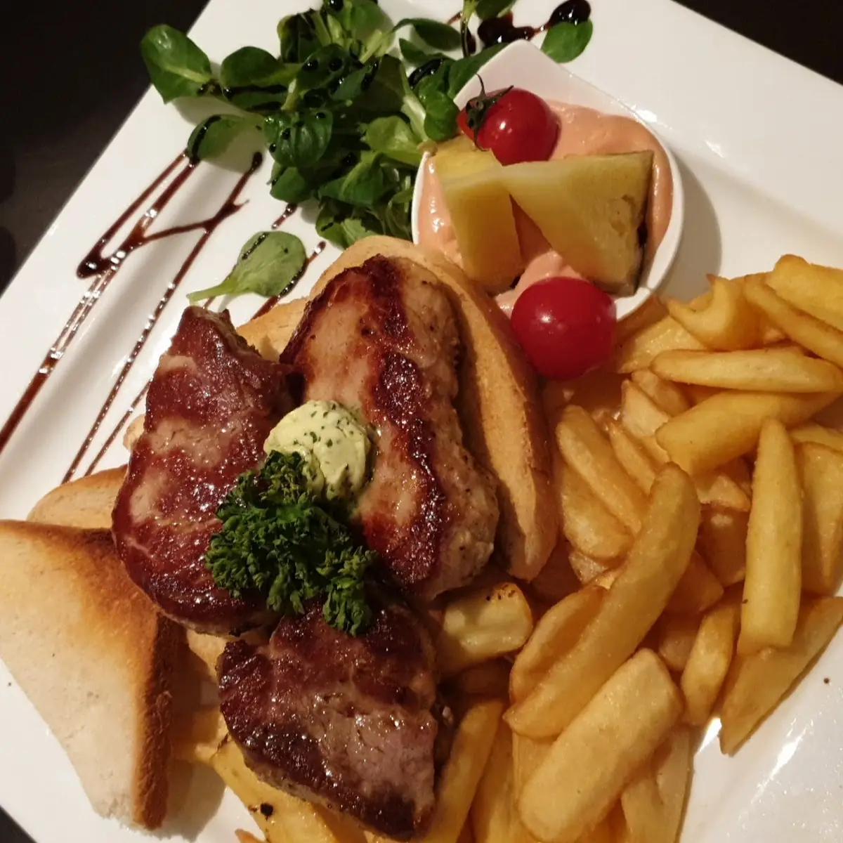 Clubsandwitch Mit Pommes Frites