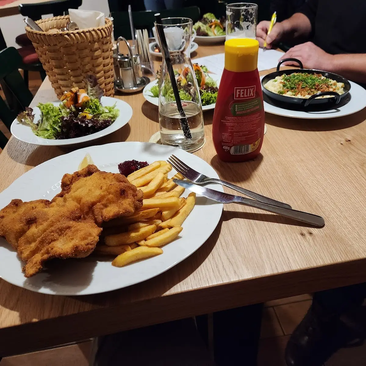 Wiener Schnitzel Mit Pommes Frittes