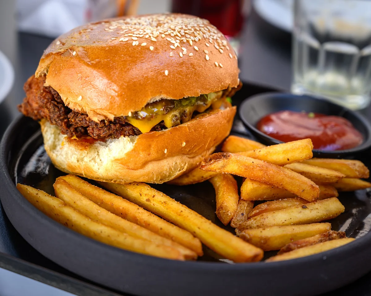 Hausgemachtes Bun Steak Fries