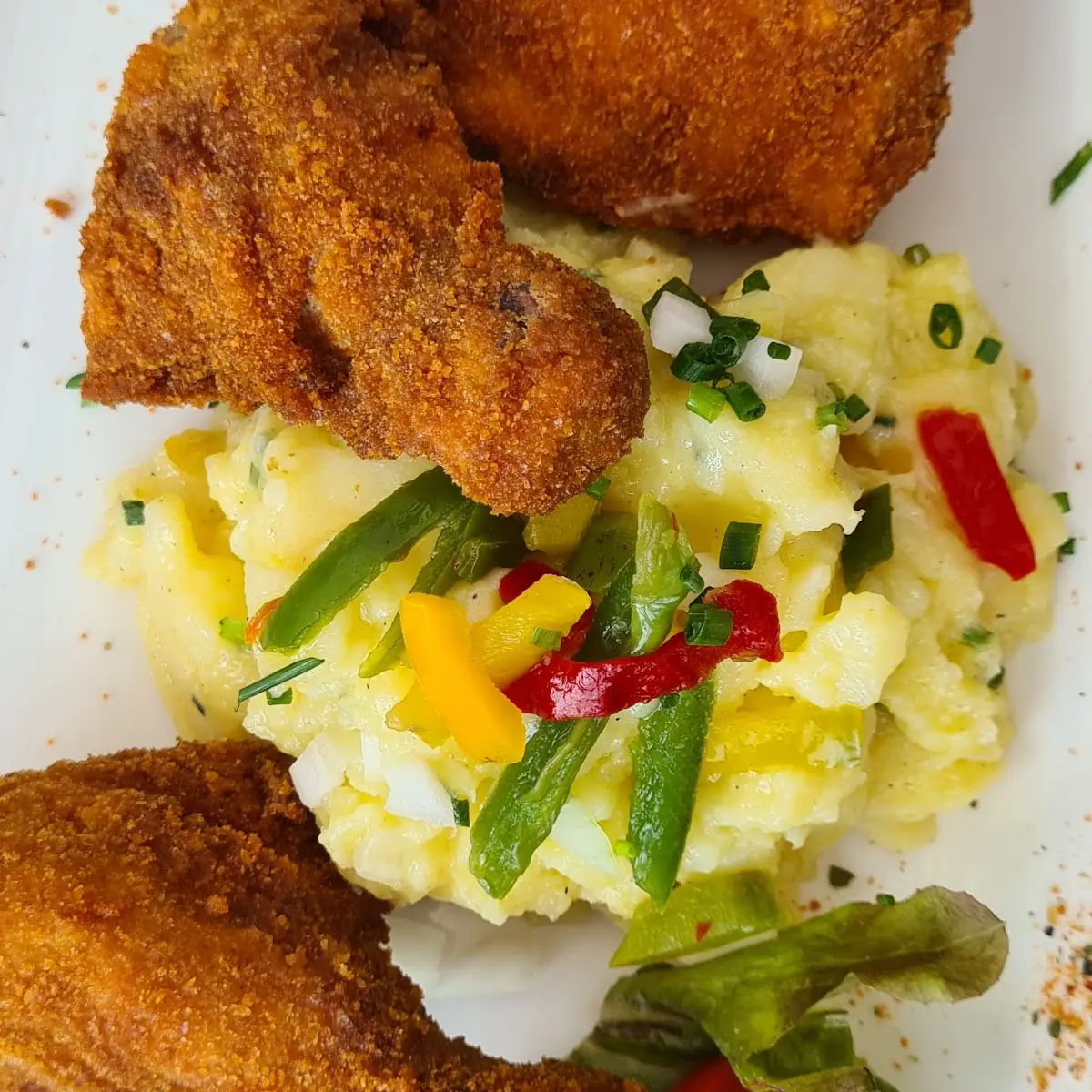 Gebackene Hendlhaxn Mit Kartoffelsalat