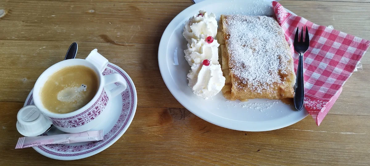 Apfelstrudel Mit Liebe Zubereitet Und Angerichtet