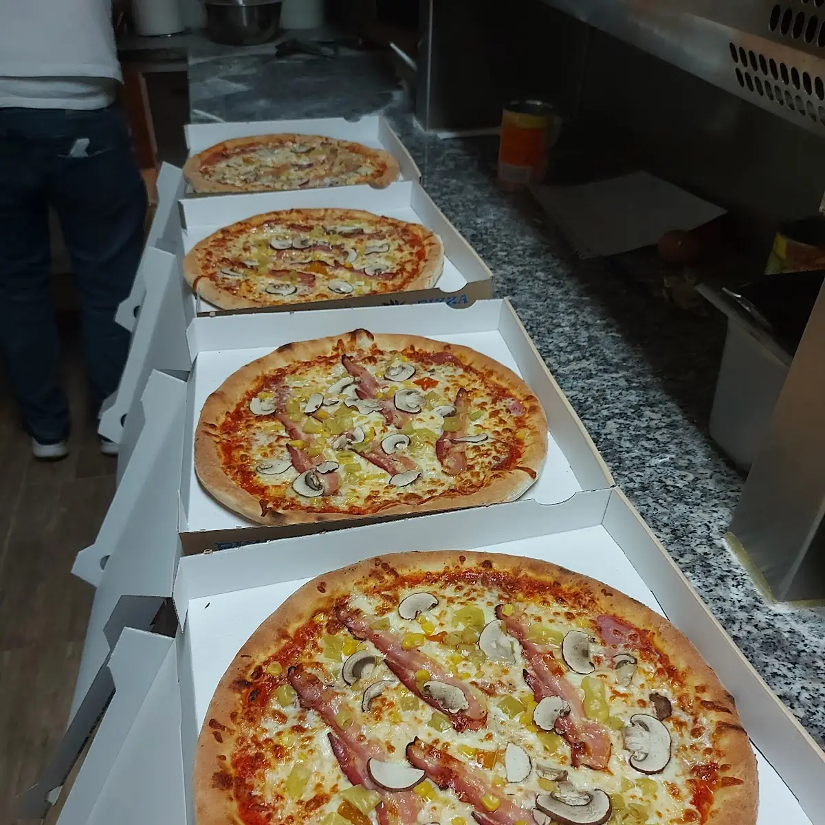 Gemischte Pizza