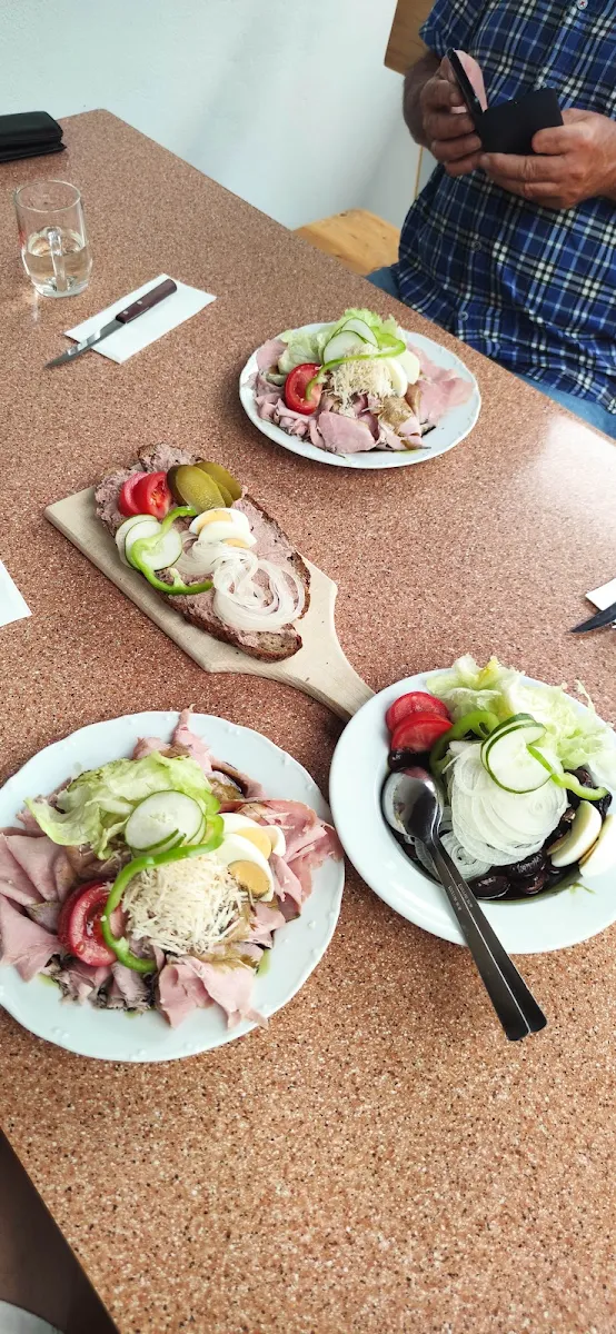 Leberaufstrich Rot Kalter Surbraten Käferbohnen Salat