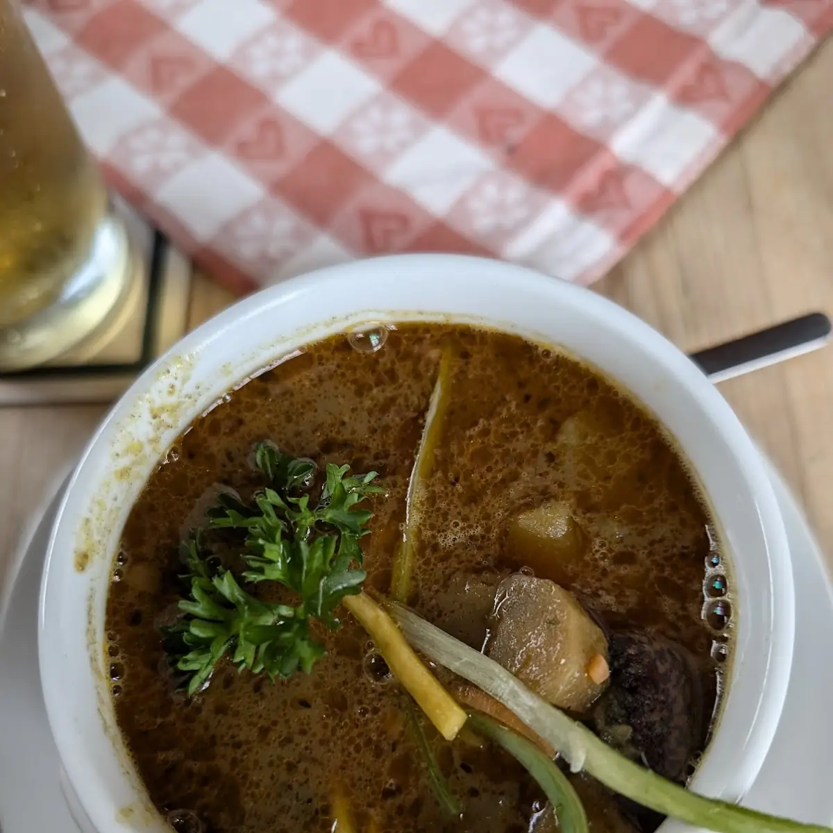 Bohnensuppe Mit Würstchen Und Speck
