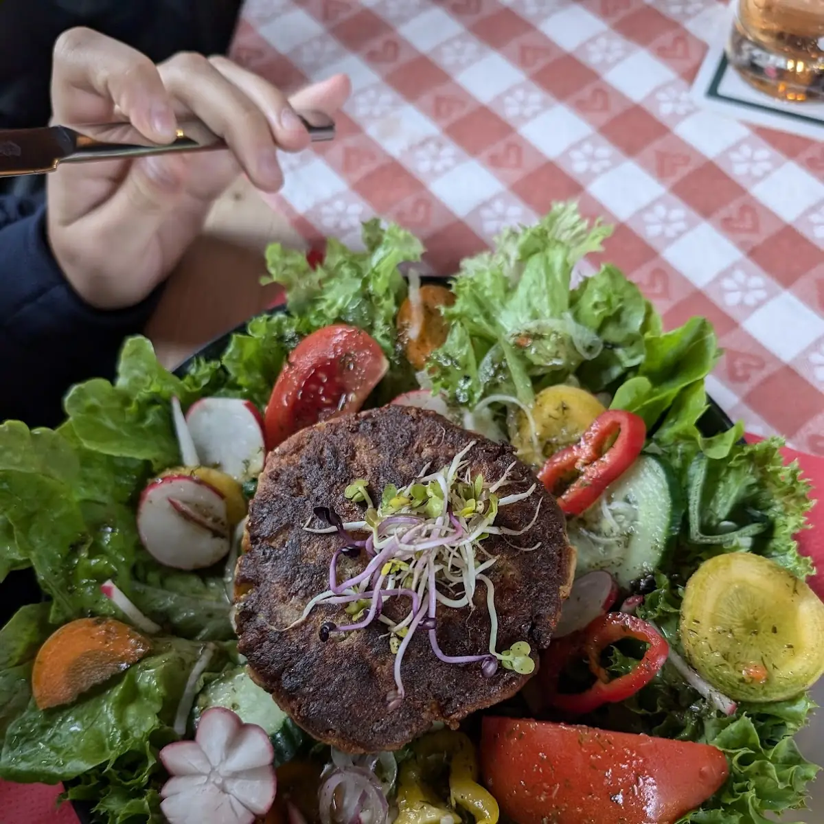 Kaspressknödel Mit Salat
