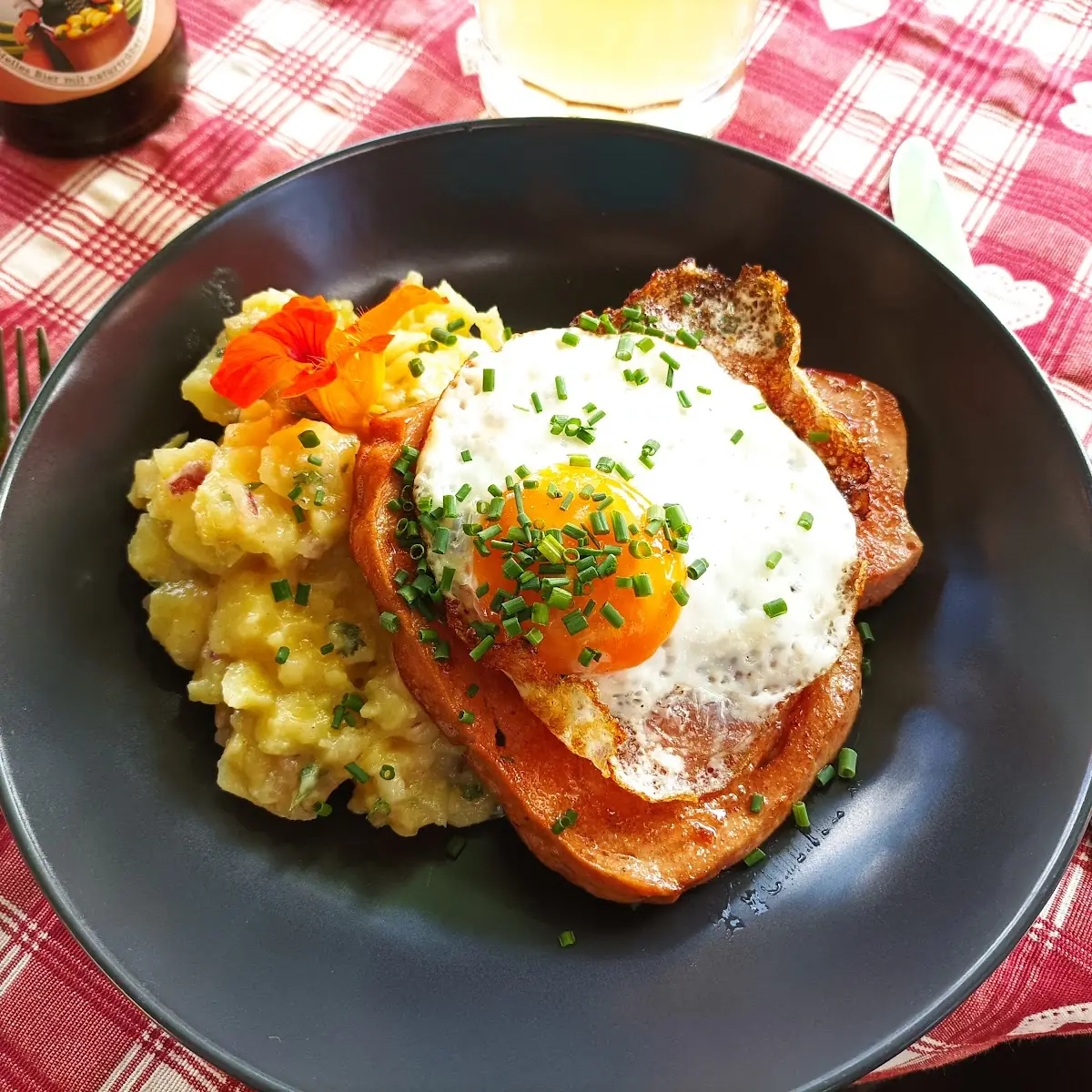 Leberkäs Und Spiegelei Mit Hausgemachten Kartoffelsalat