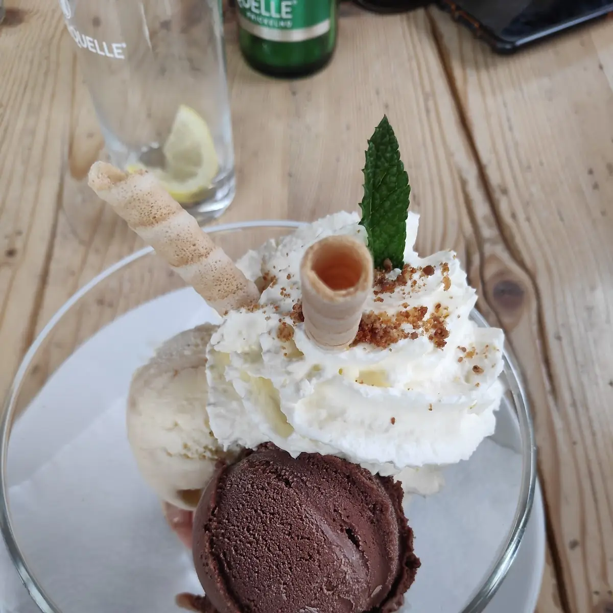 Gemischtes Eis Mit Sahne