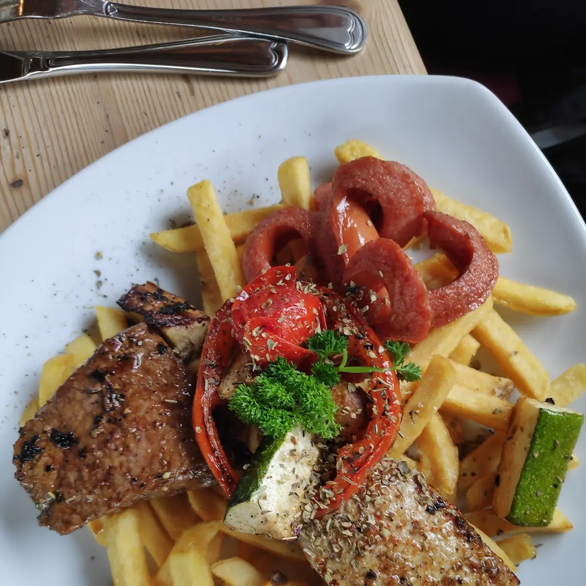 Grillteller Mit Pommes